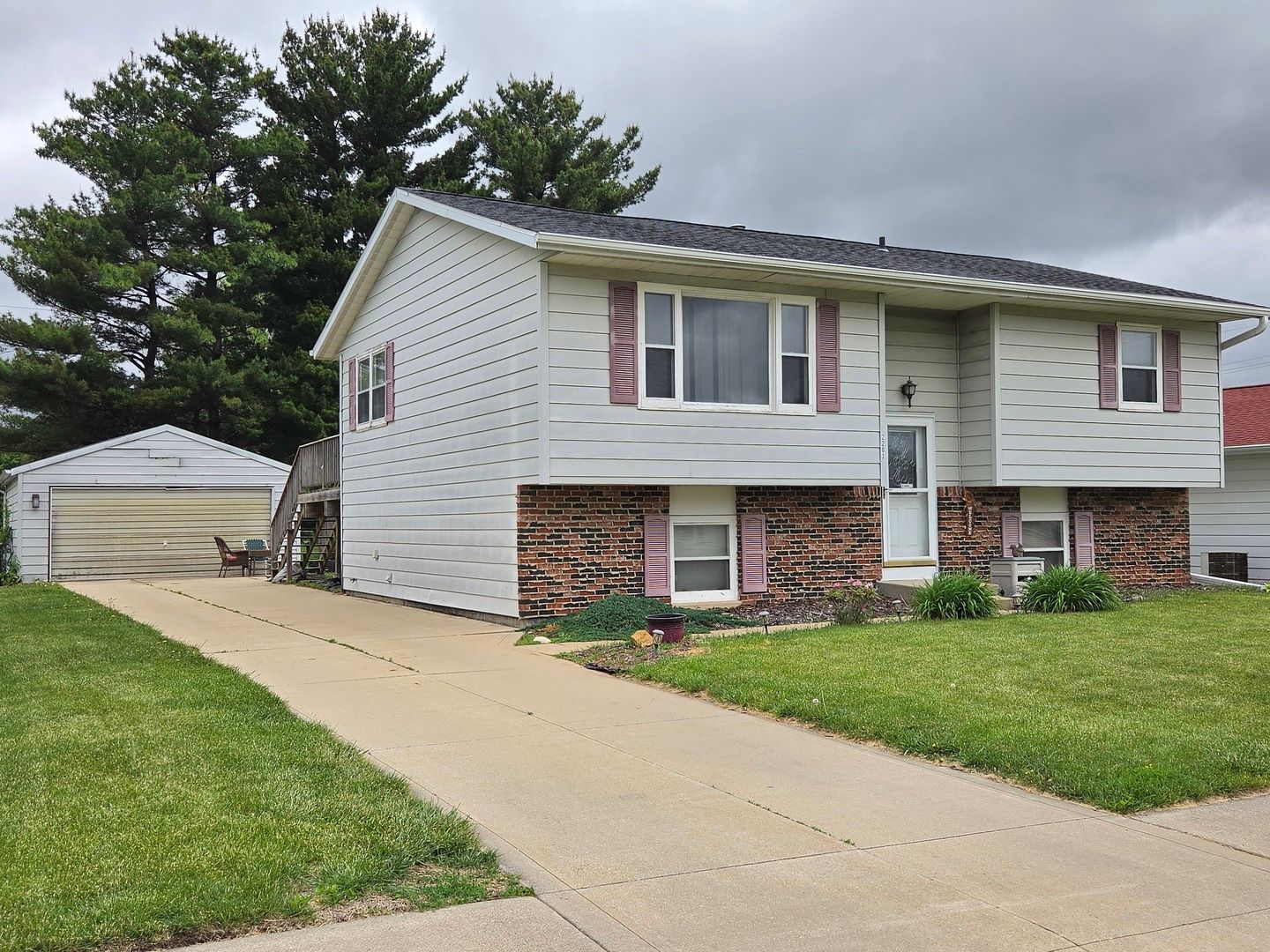2203 20th Avenue — Sterling, IL 61081