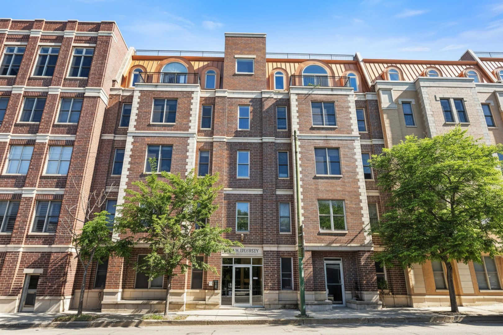 2618 W Diversey Avenue #402 — Chicago, IL 60647