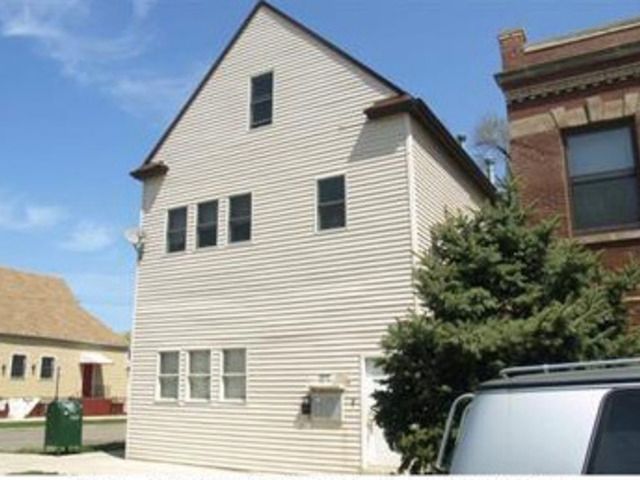 3859 N Whipple Street — Chicago, IL 60618