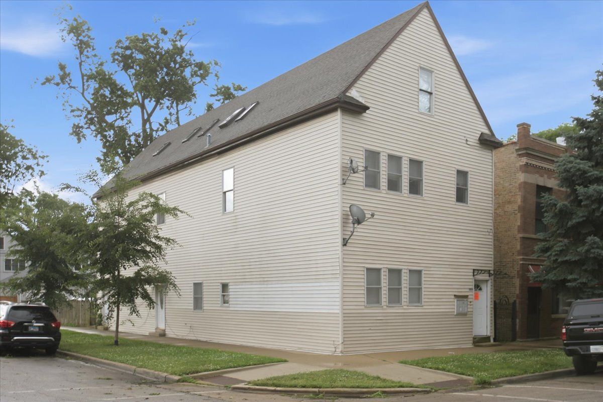3859 N Whipple Street — Chicago, IL 60618