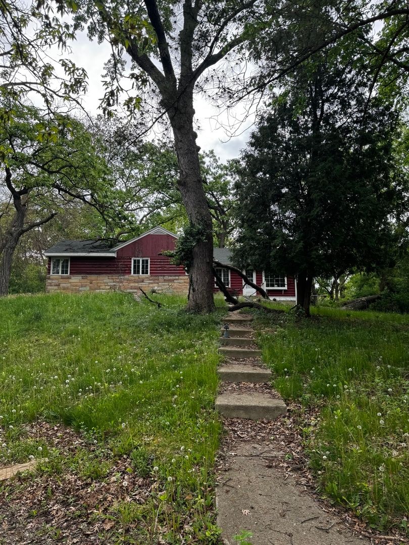 409 Ski Hill Road — Fox River Grove, IL 60021