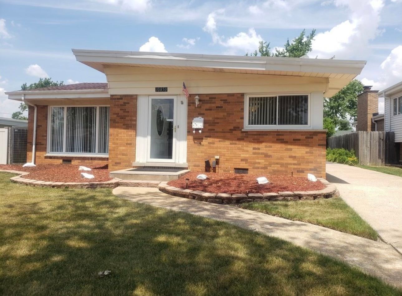 10850 Claridge Avenue — Westchester, IL 60154