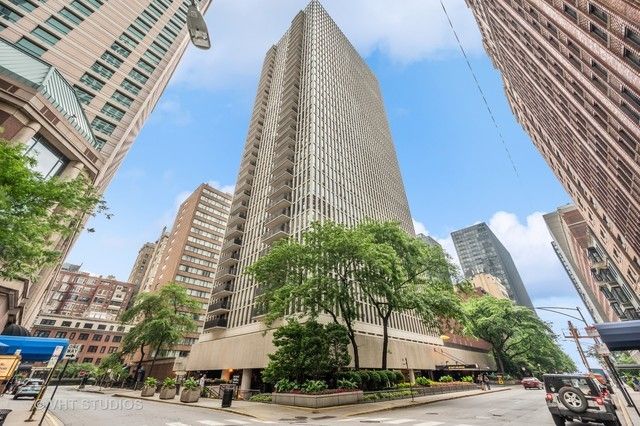 200 E Delaware Place #4DE — Chicago, IL 60611