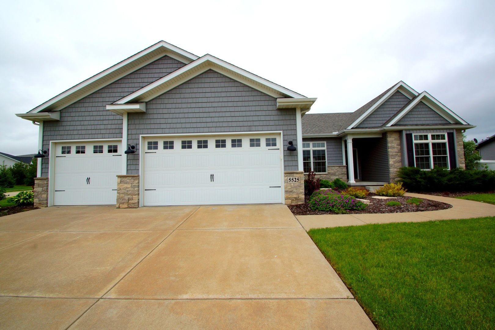 5525 WILLMEYER Drive — Bettendorf, IA 52722