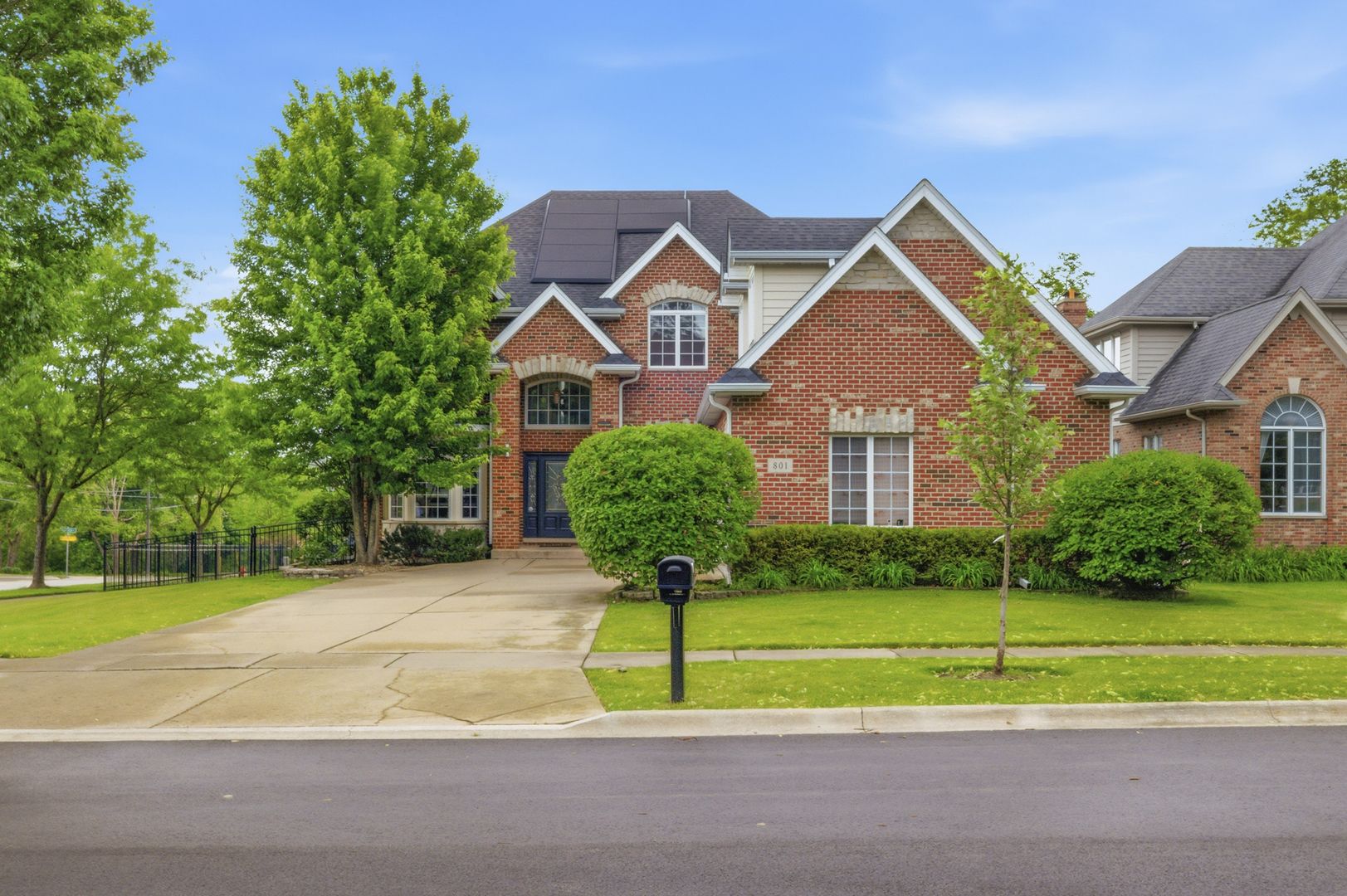 801 Shannon Lake Court — Westmont, IL 60559