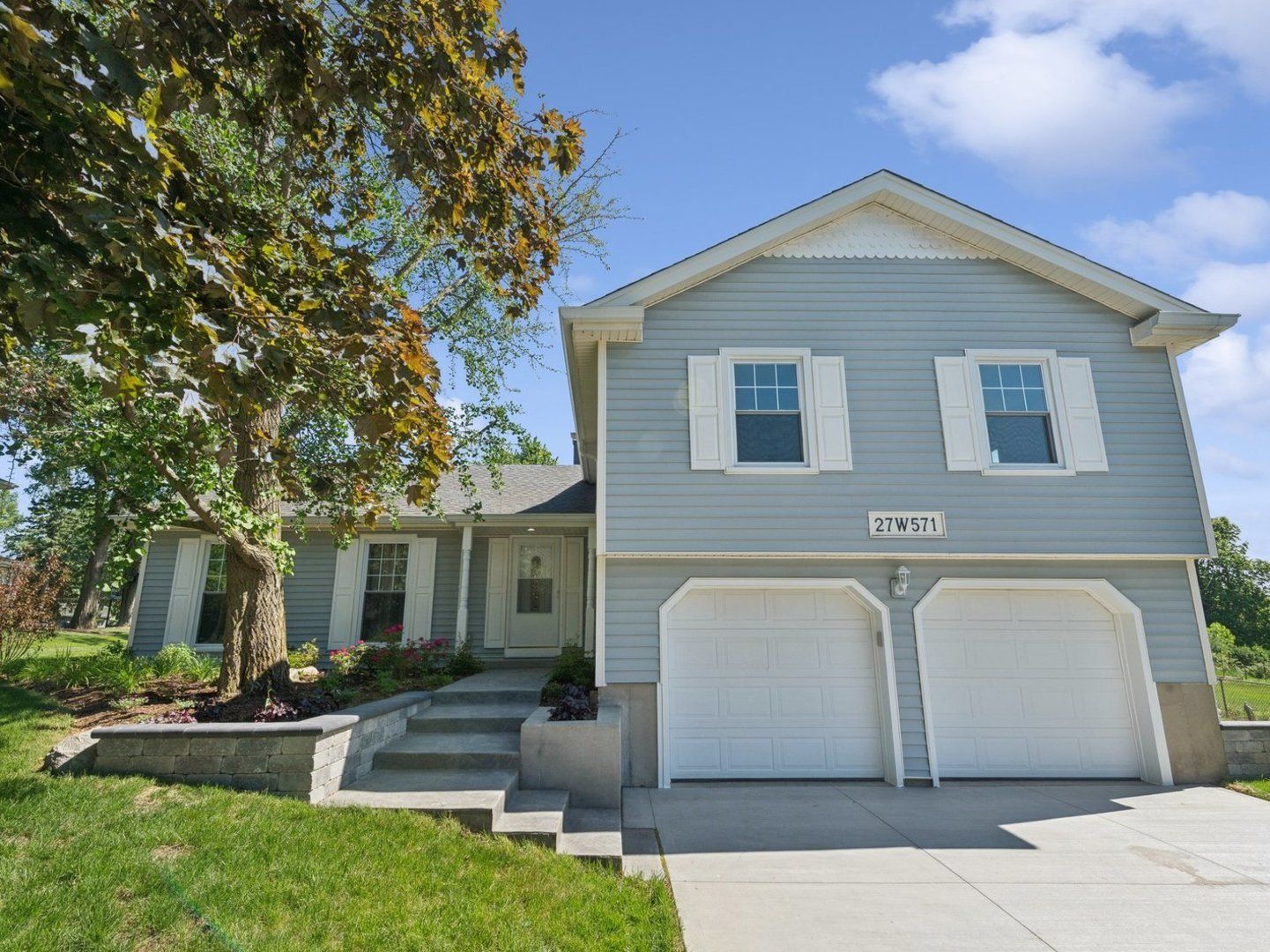 27W571 Ridgeview Street — West Chicago, IL 60185