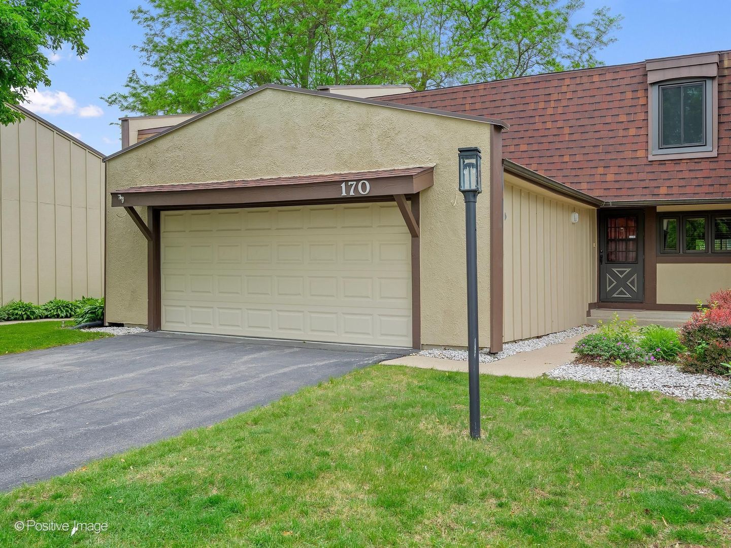 170 Cascade Drive — Indian Head Park, IL 60525