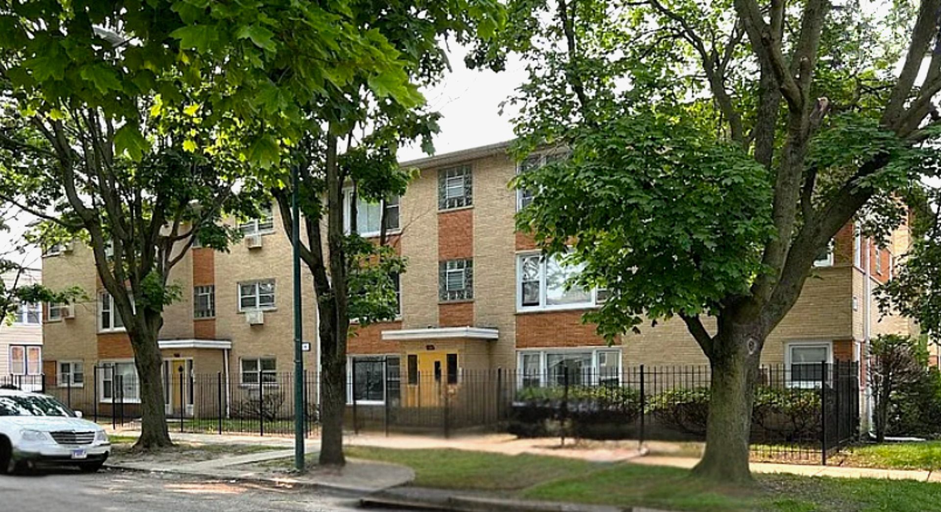 8923 S Cottage Grove Avenue — Chicago, IL 60619