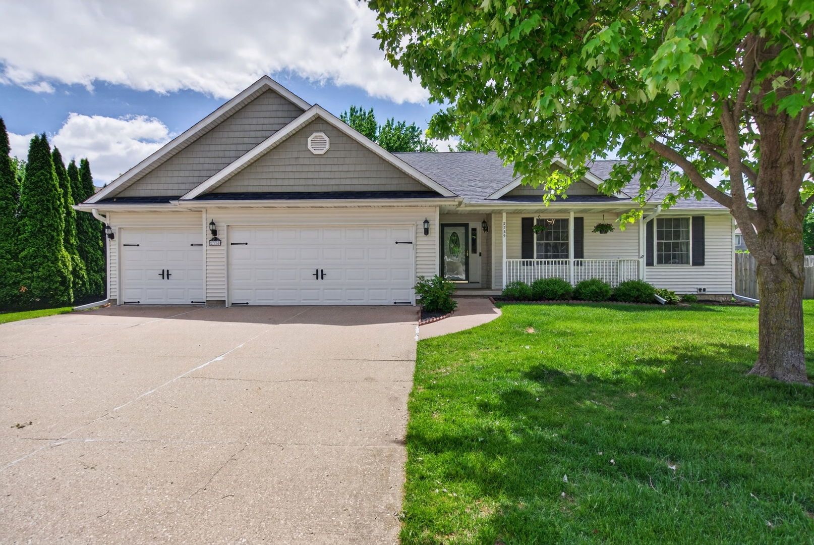 2335 E 57TH Street — Davenport, IA 52807