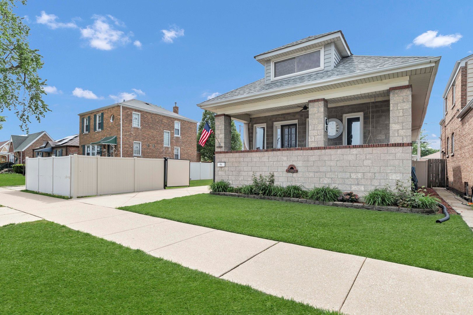 5412 S Natoma Avenue — Chicago, IL 60638