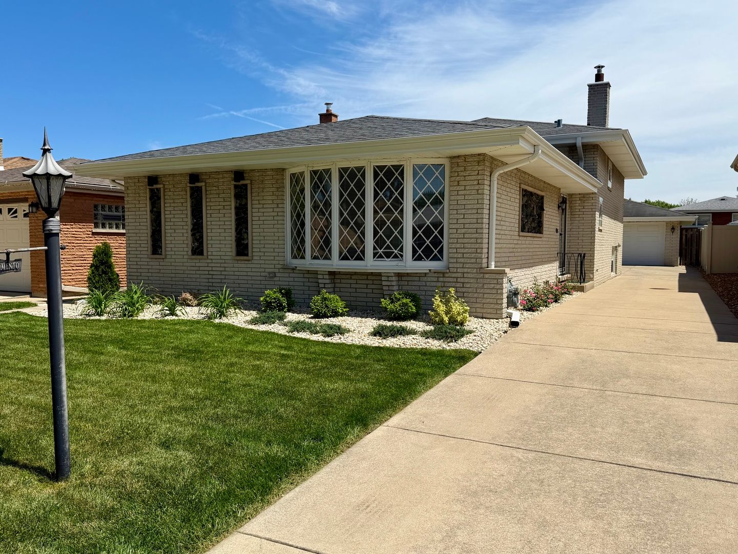8927 S Sacramento Avenue — Evergreen Park, IL 60805