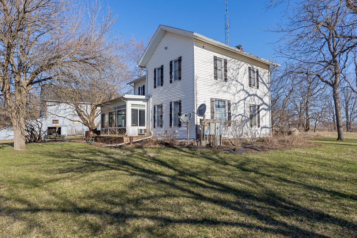 1769 Paw Paw Road, Steward, IL 60553