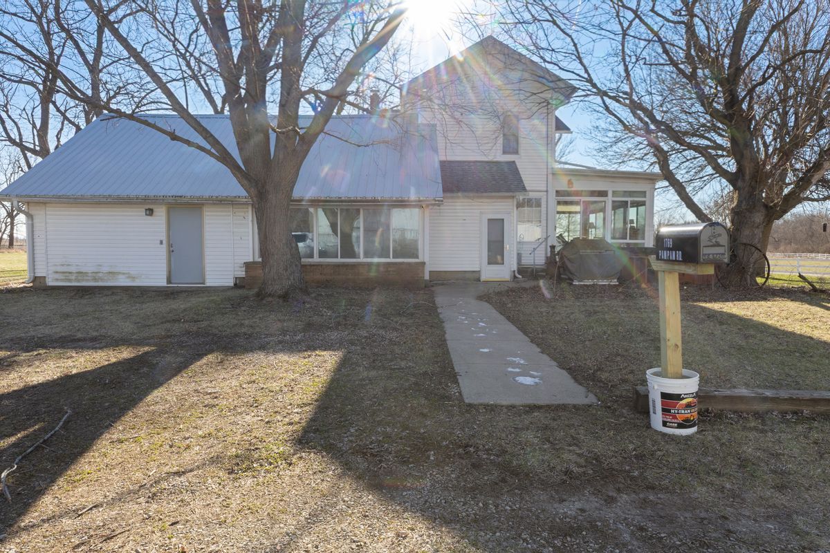 1769 Paw Paw Road, Steward, IL 60553