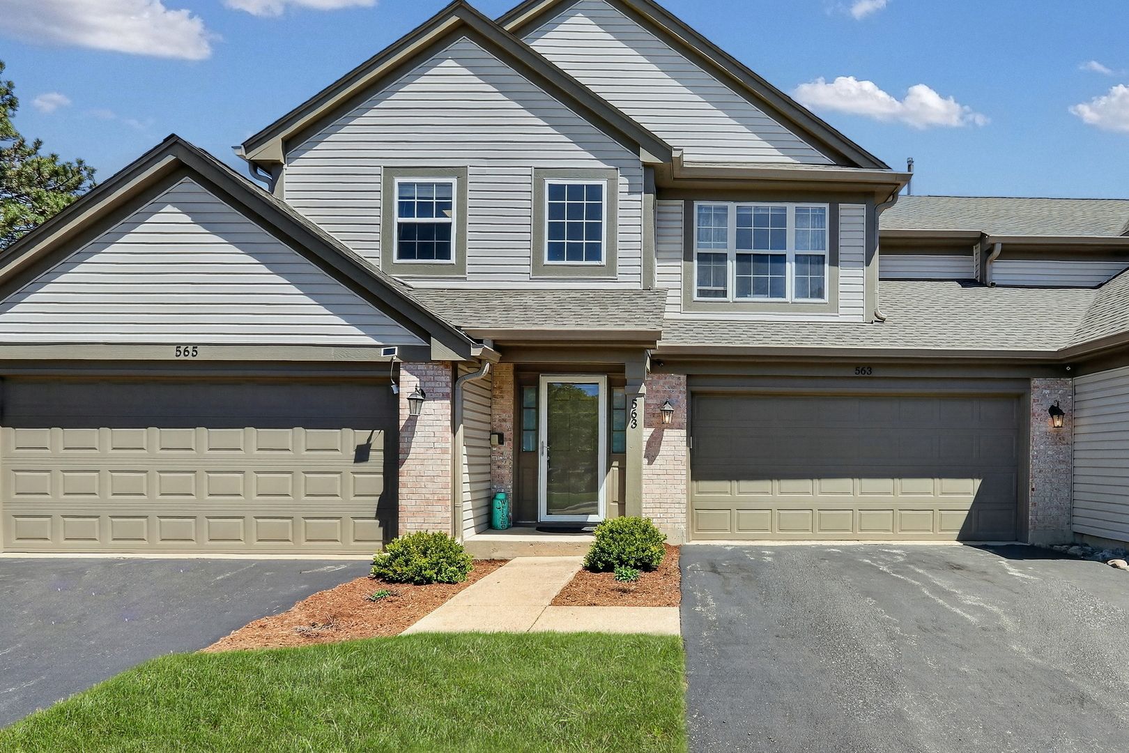 563 Willow Way #563 — Lindenhurst, IL 60046