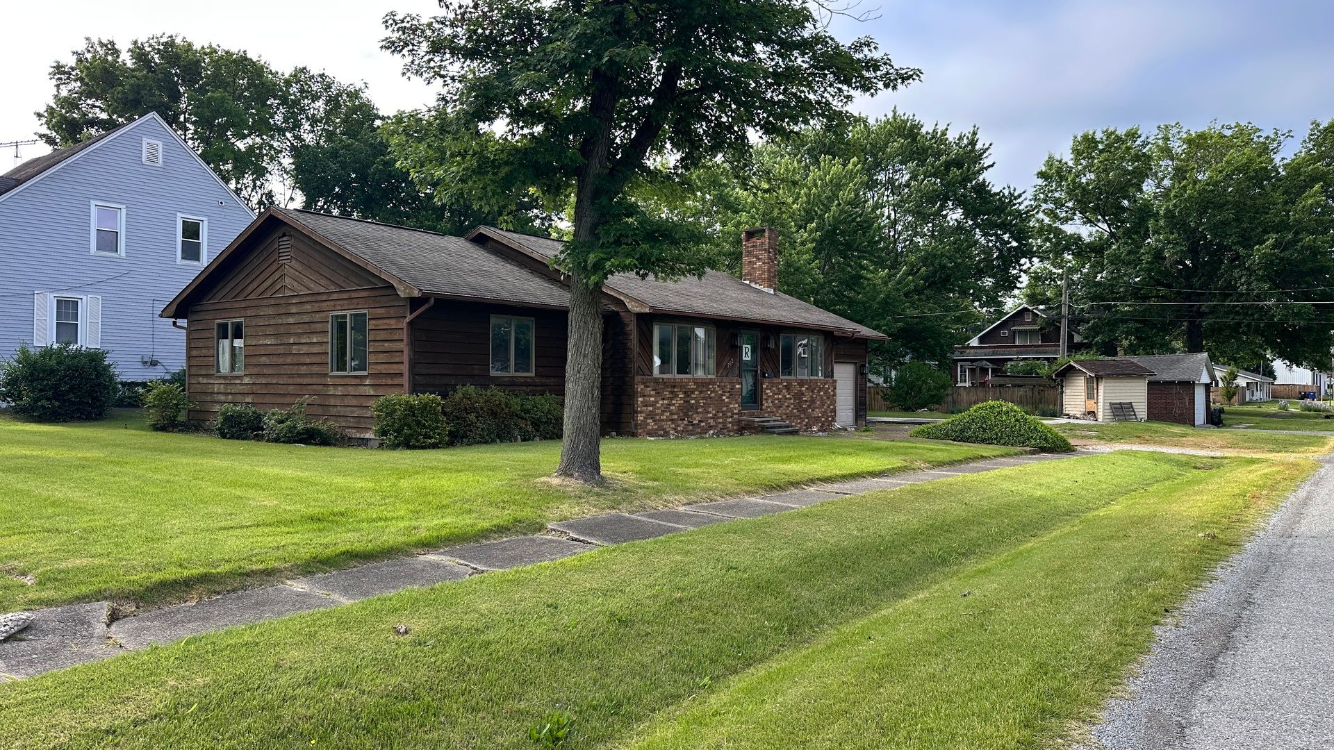 202 N Van Buren Street — West Frankfort, IL 62896