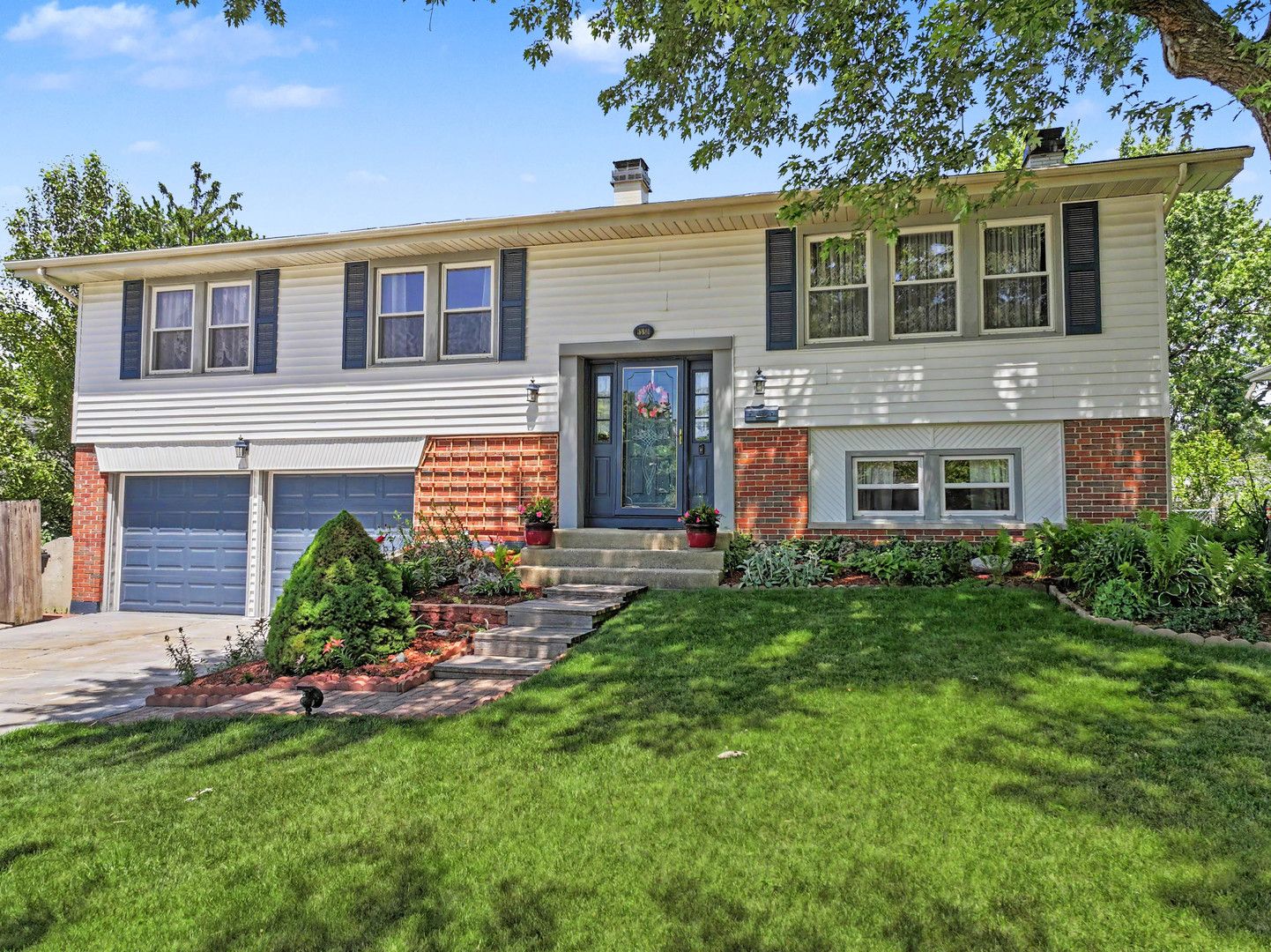 1350 Nottingham Lane — Hoffman Estates, IL 60169