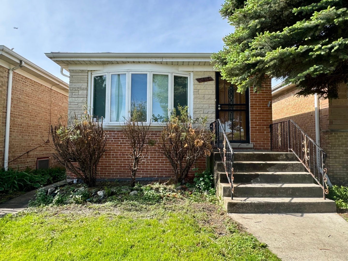 3107 W Howard Street — Chicago, IL 60645