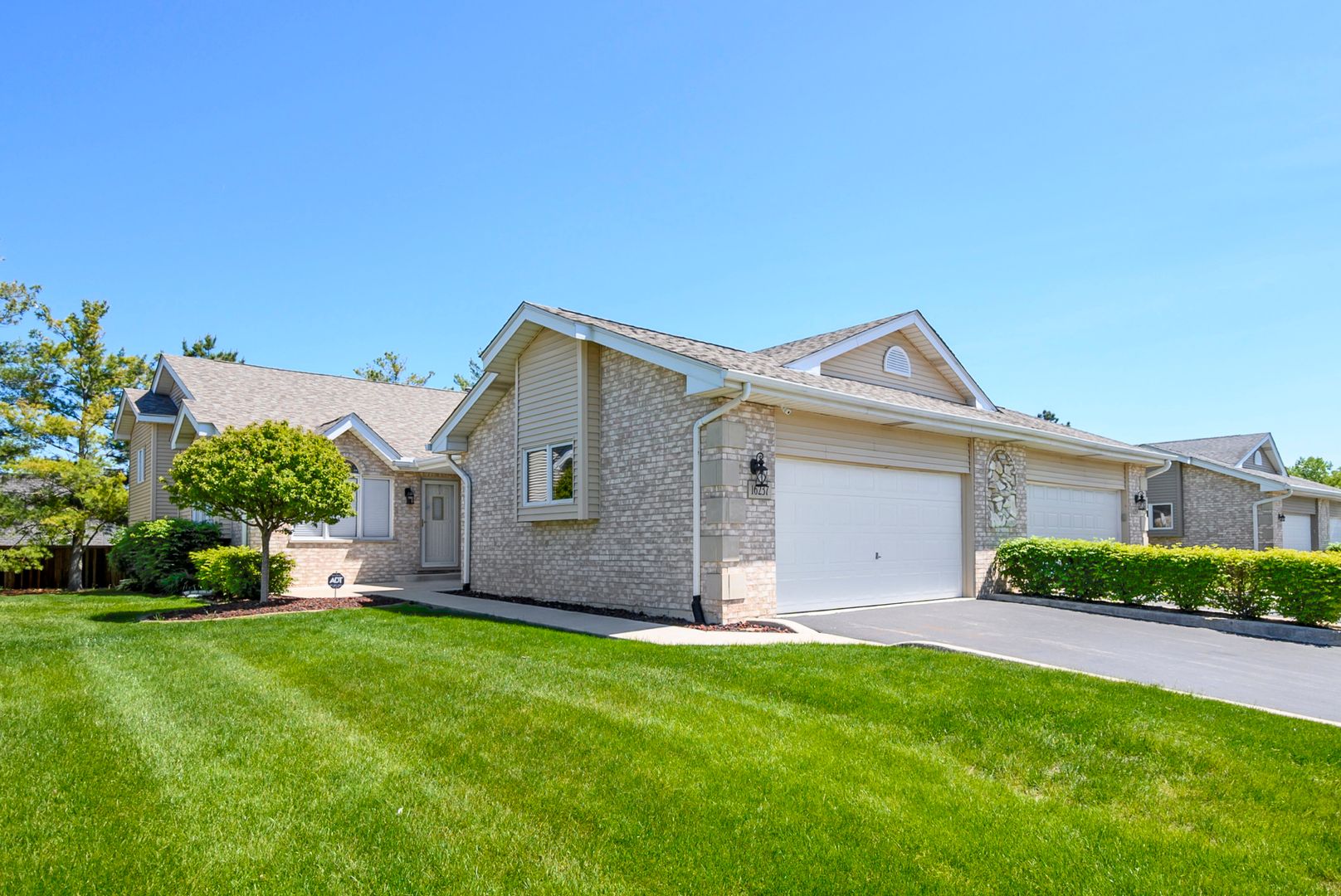 16237 Lake Villa Avenue — Tinley Park, IL 60477