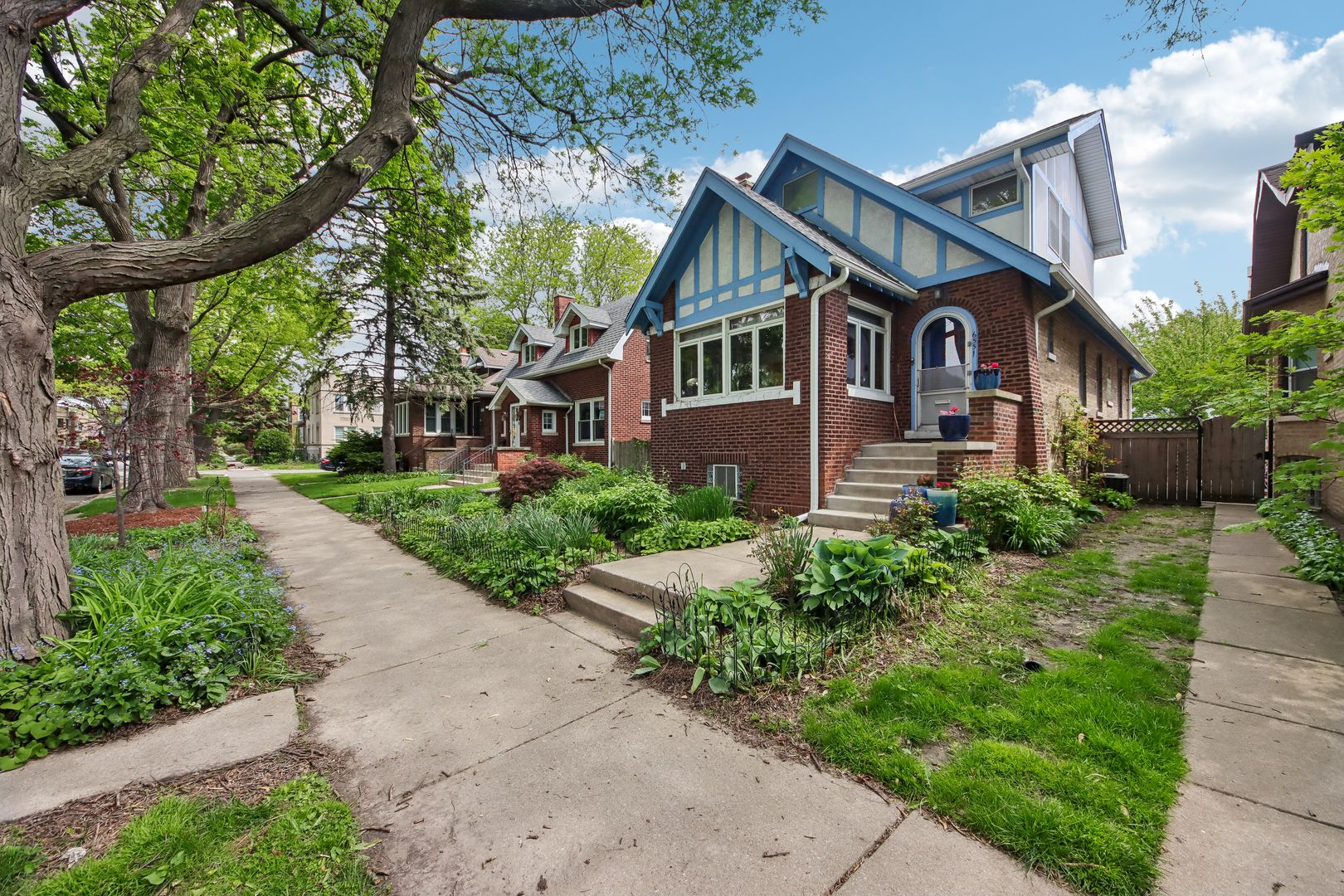6551 N Maplewood Avenue — Chicago, IL 60645