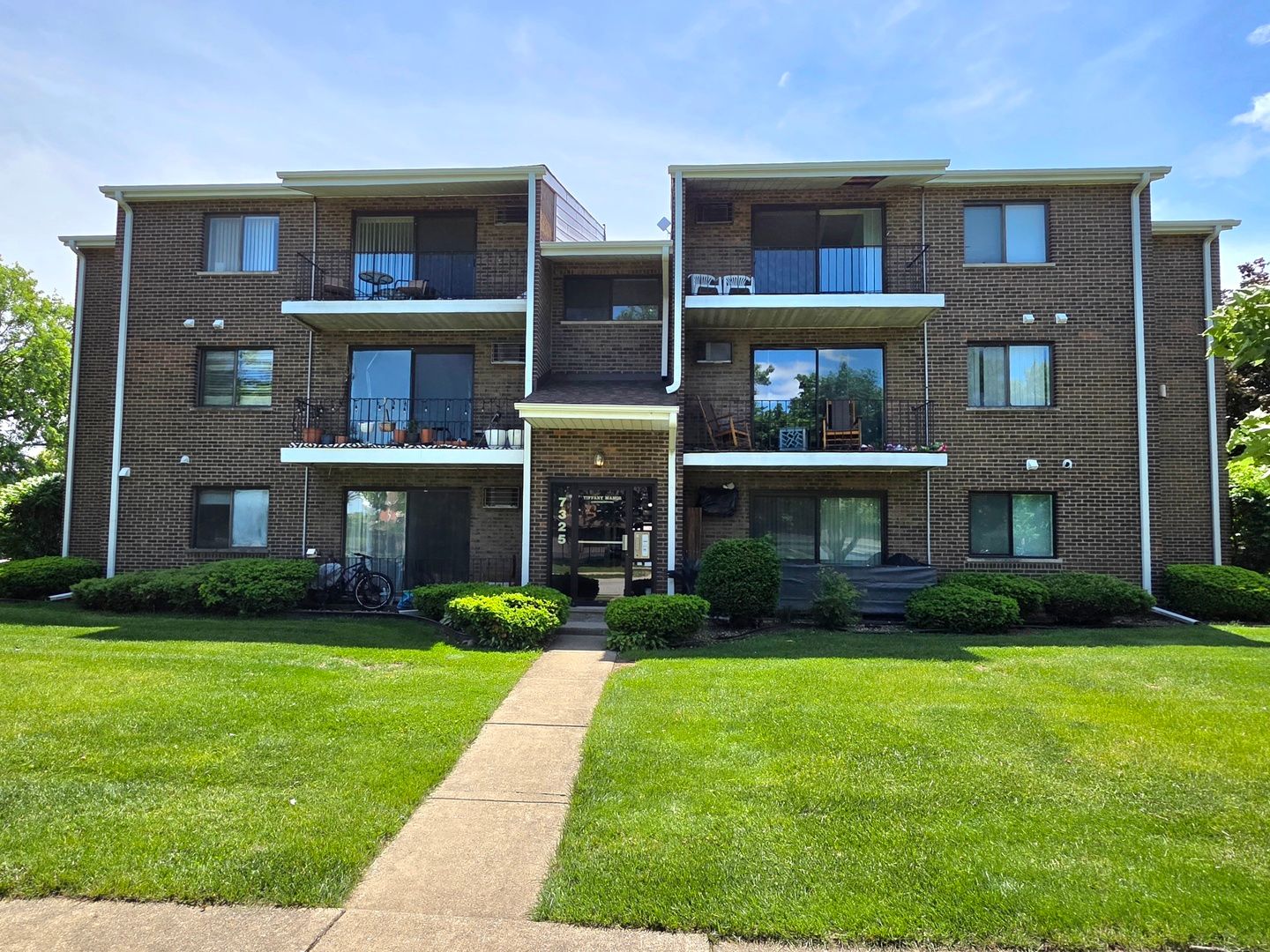 7325 W Tiffany Drive #1B — Orland Park, IL 60462