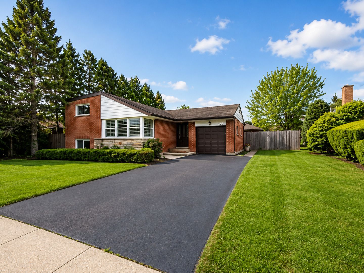 360 E Huntington Lane — Elmhurst, IL 60126