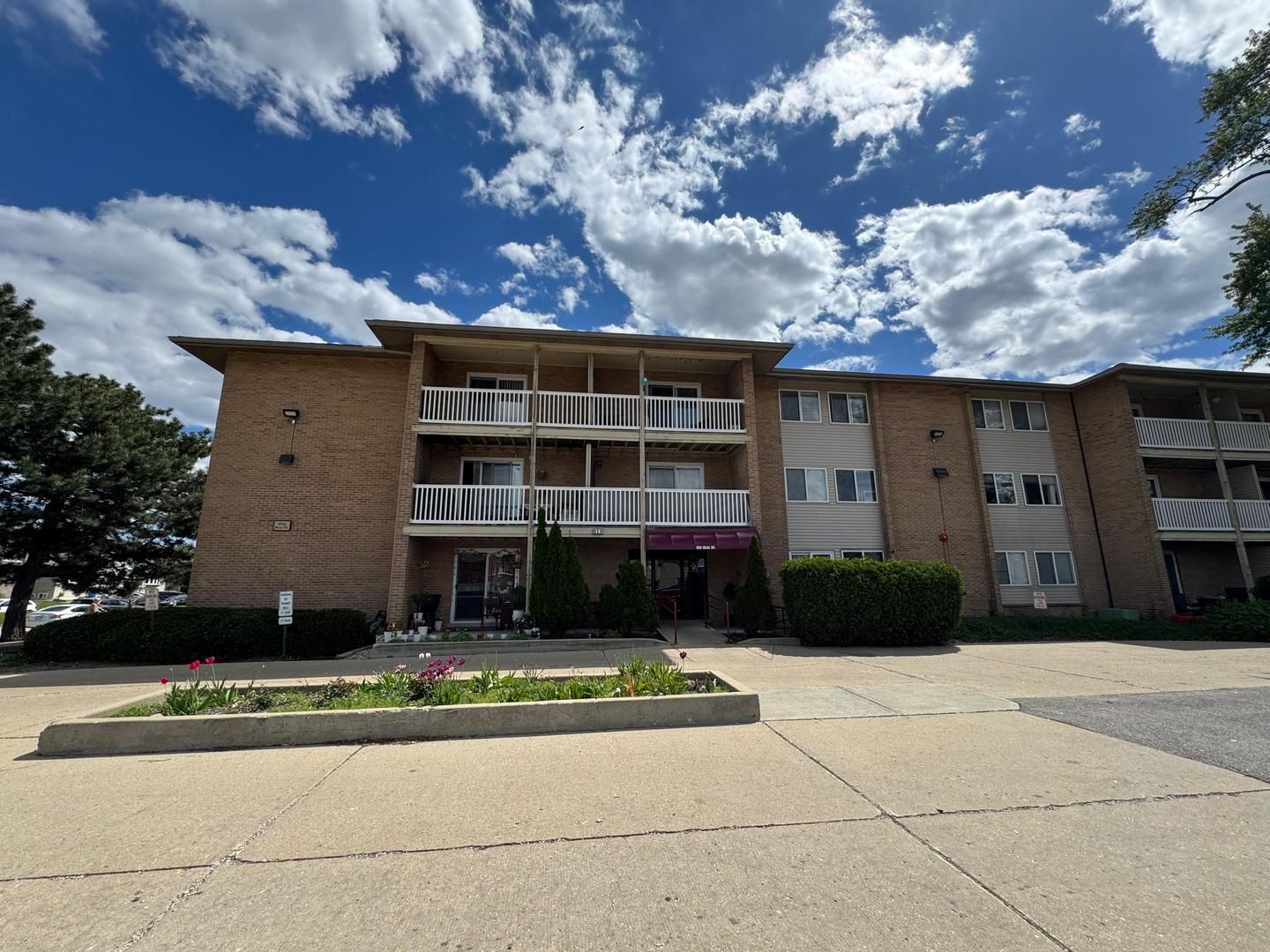 920 Beau Drive #207 — Des Plaines, IL 60016