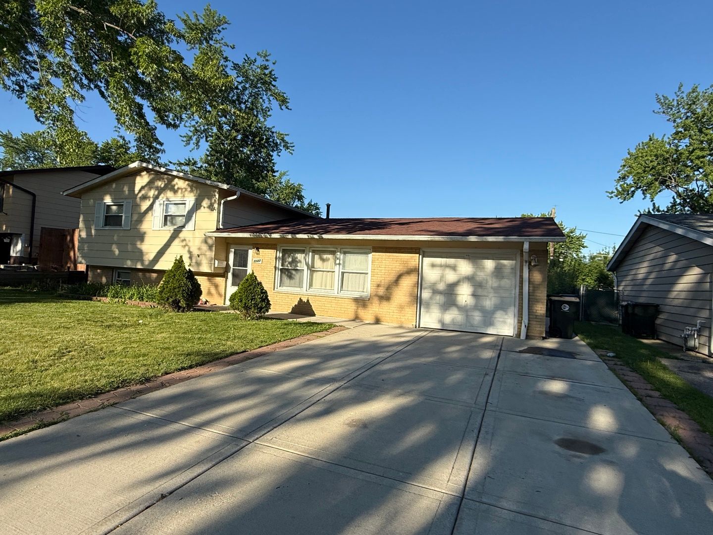 7127 Glenwood Lane — Hanover Park, IL 60133