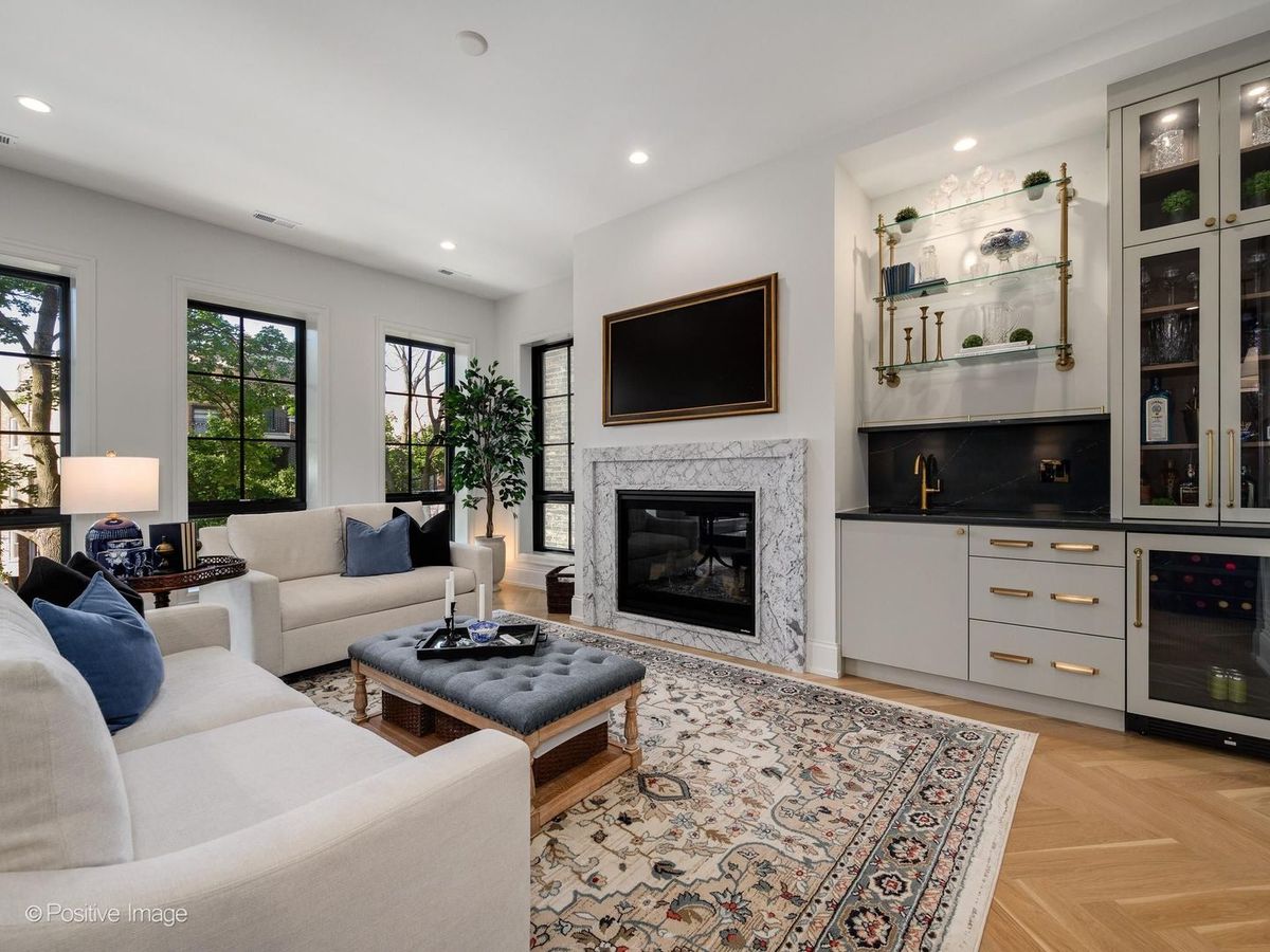 855 W Lill Avenue #2, Chicago, IL 60614