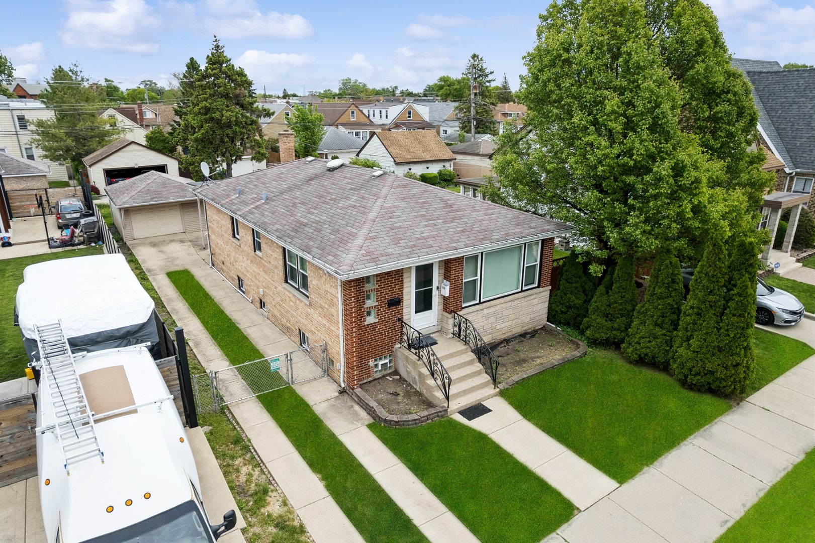 2841 N Neva Avenue — Chicago, IL 60634
