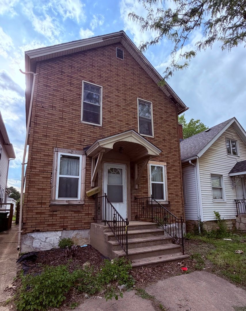 825 N Broadway Street — Joliet, IL 60435