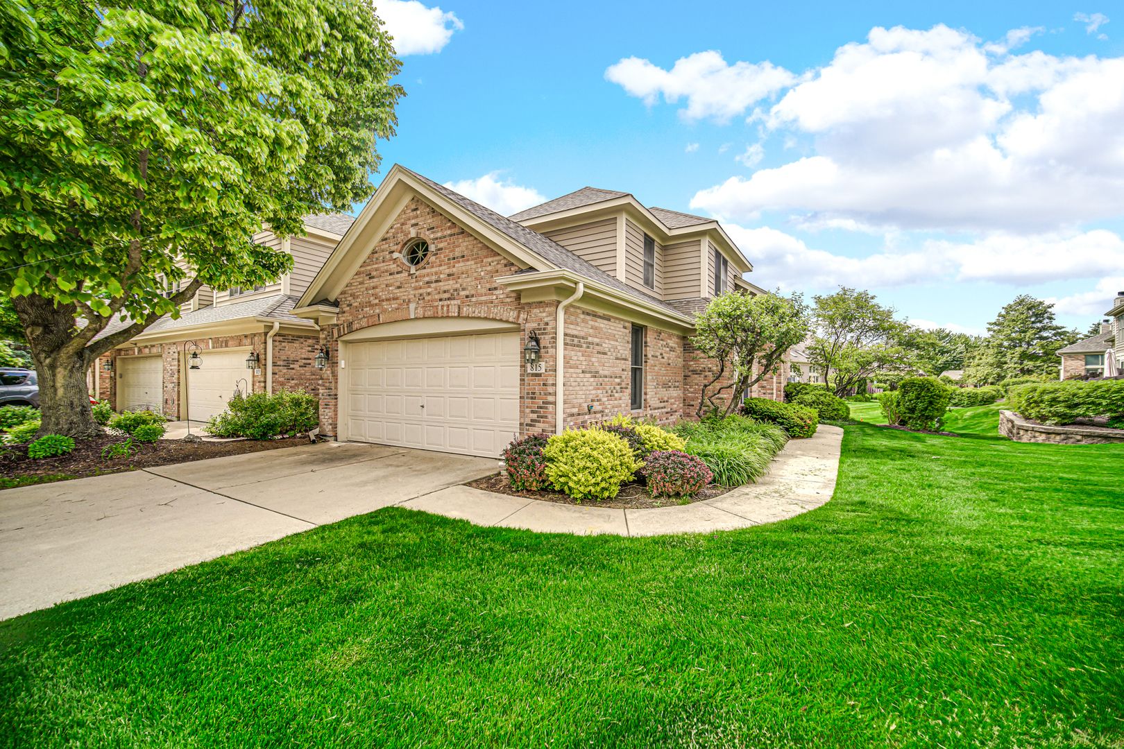 815 King Henry Lane — St. Charles, IL 60174