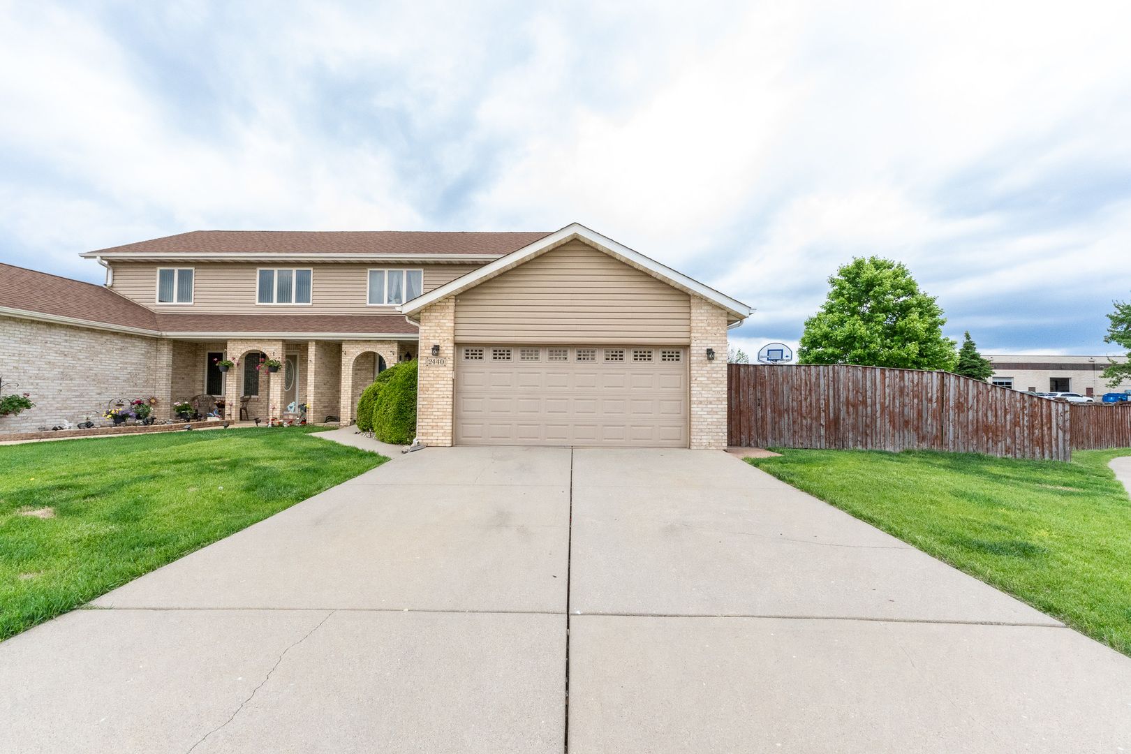2440 Caton Crest Court — Crest Hill, IL 60403
