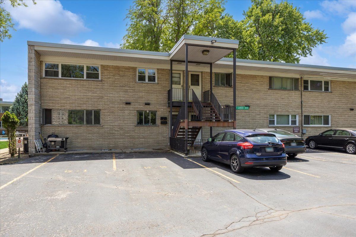 5 Garden Drive #5 — La Grange Park, IL 60526