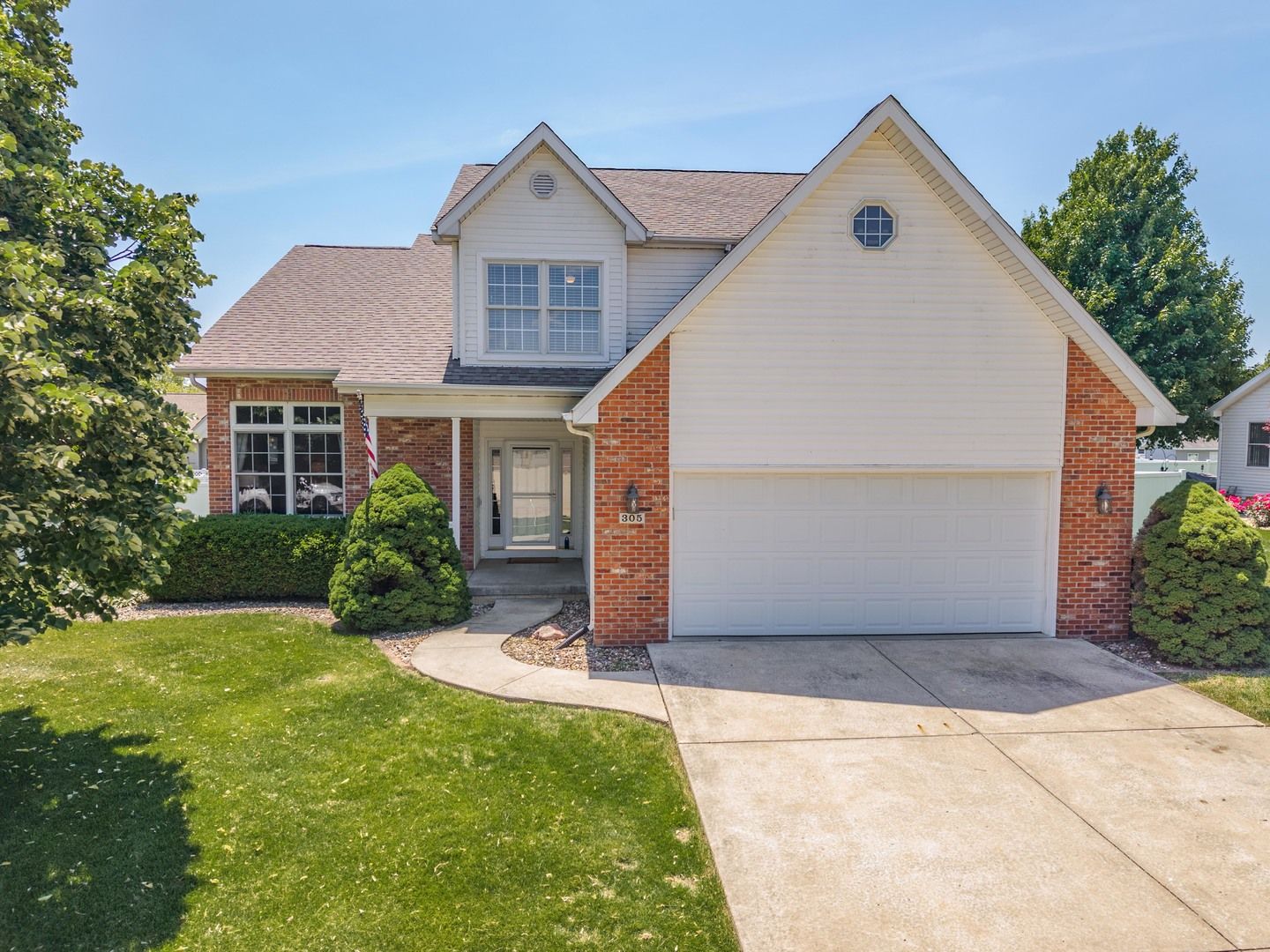 305 Prairieview Drive — Hudson, IL 61748
