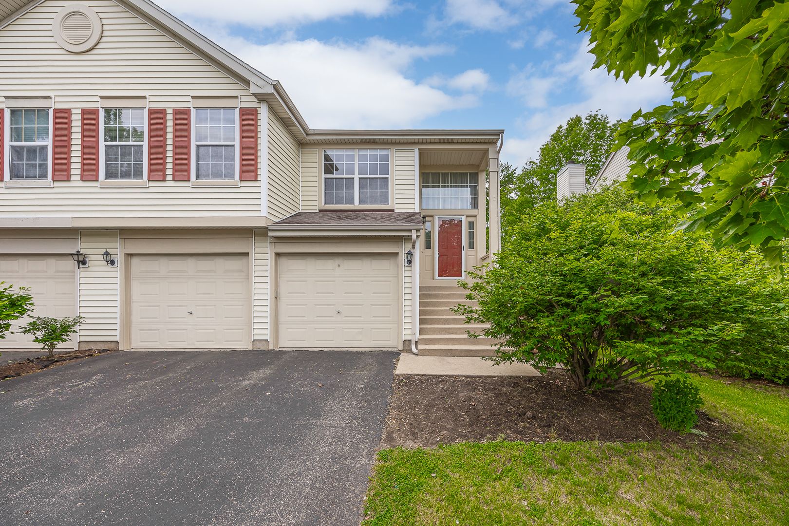 74 Seton Creek Drive — Oswego, IL 60543