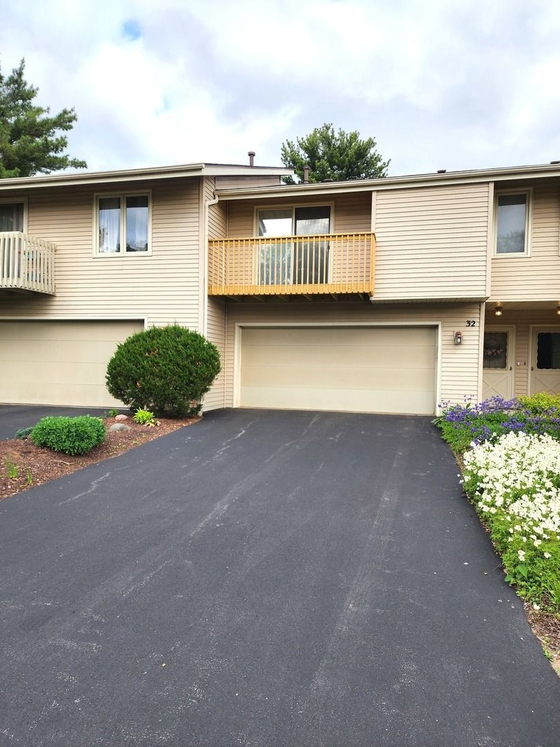 4657 High Point Drive #32 — Rockford, IL 61114