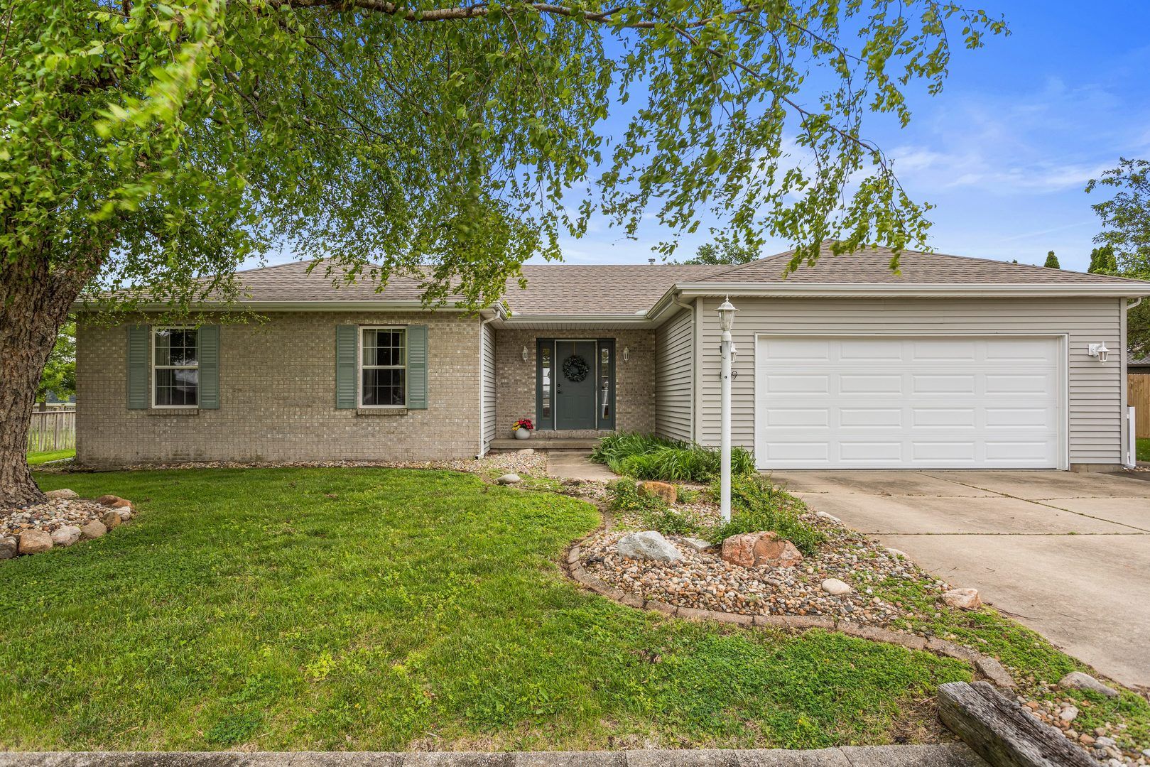 809 S SCARBOROUGH Street — Sidney, IL 61877
