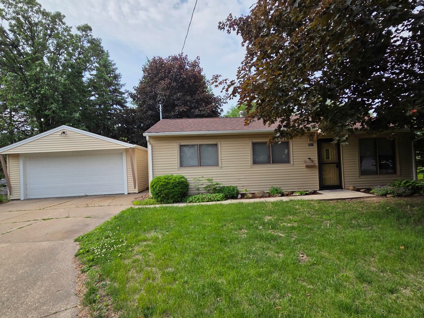 2317 23rd Street Court — Bettendorf, IA 52722