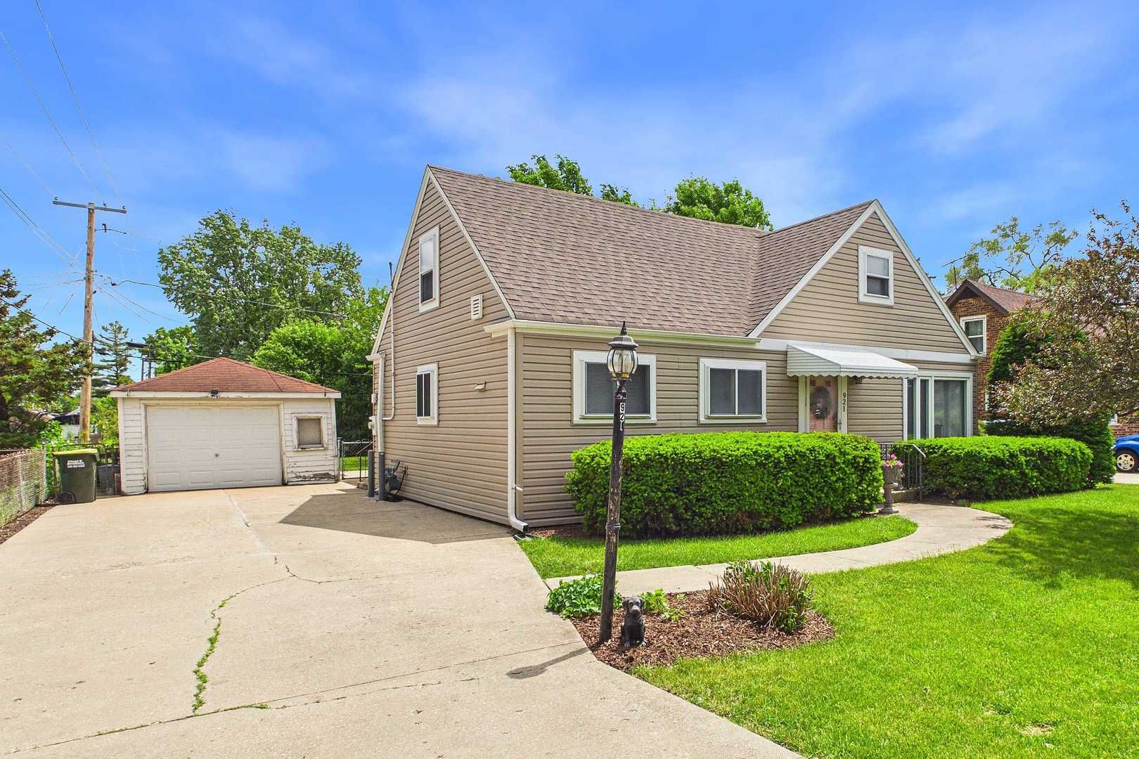 921 N Harold Avenue — Melrose Park, IL 60164