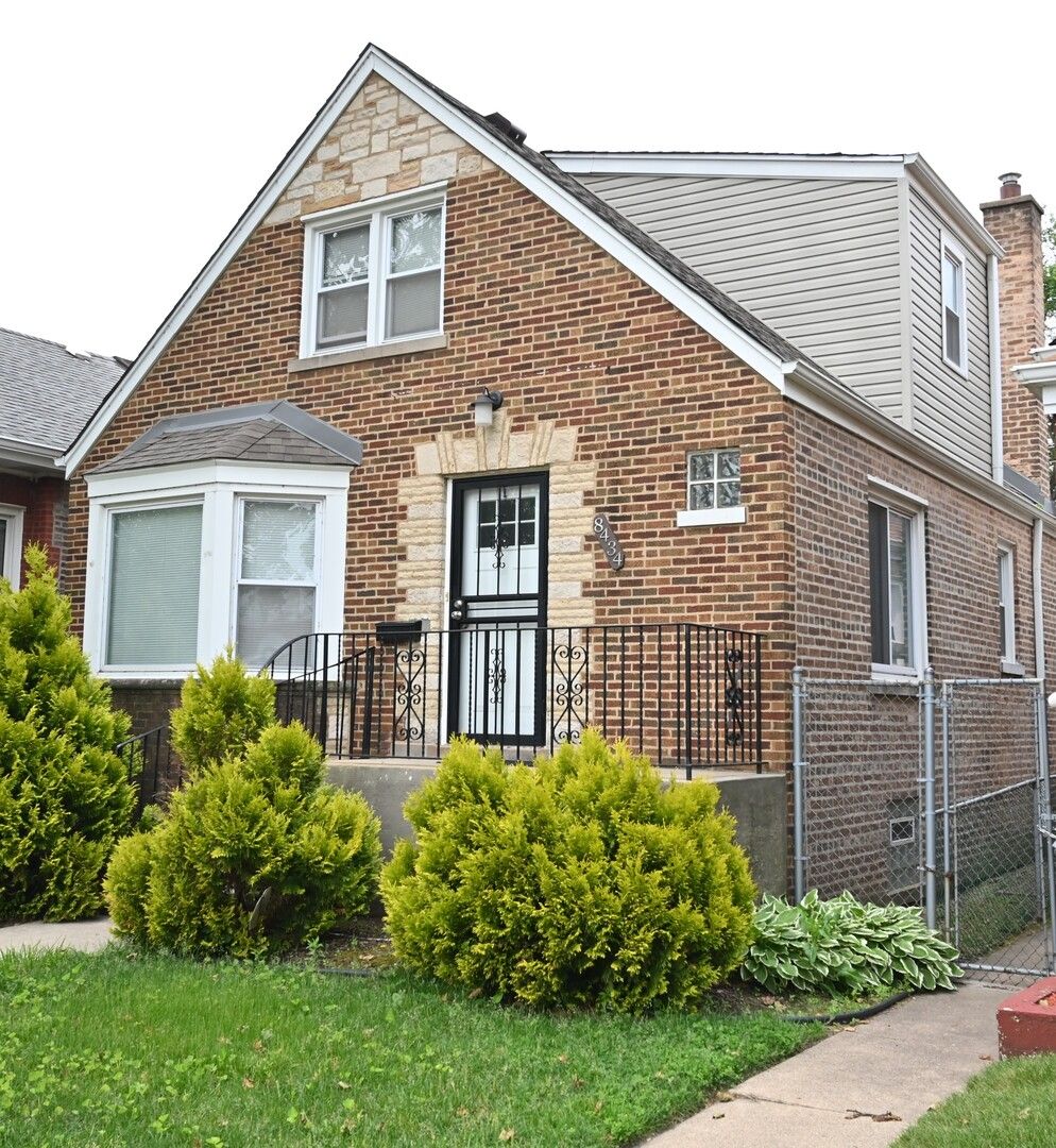 8434 S Yates Boulevard — Chicago, IL 60617