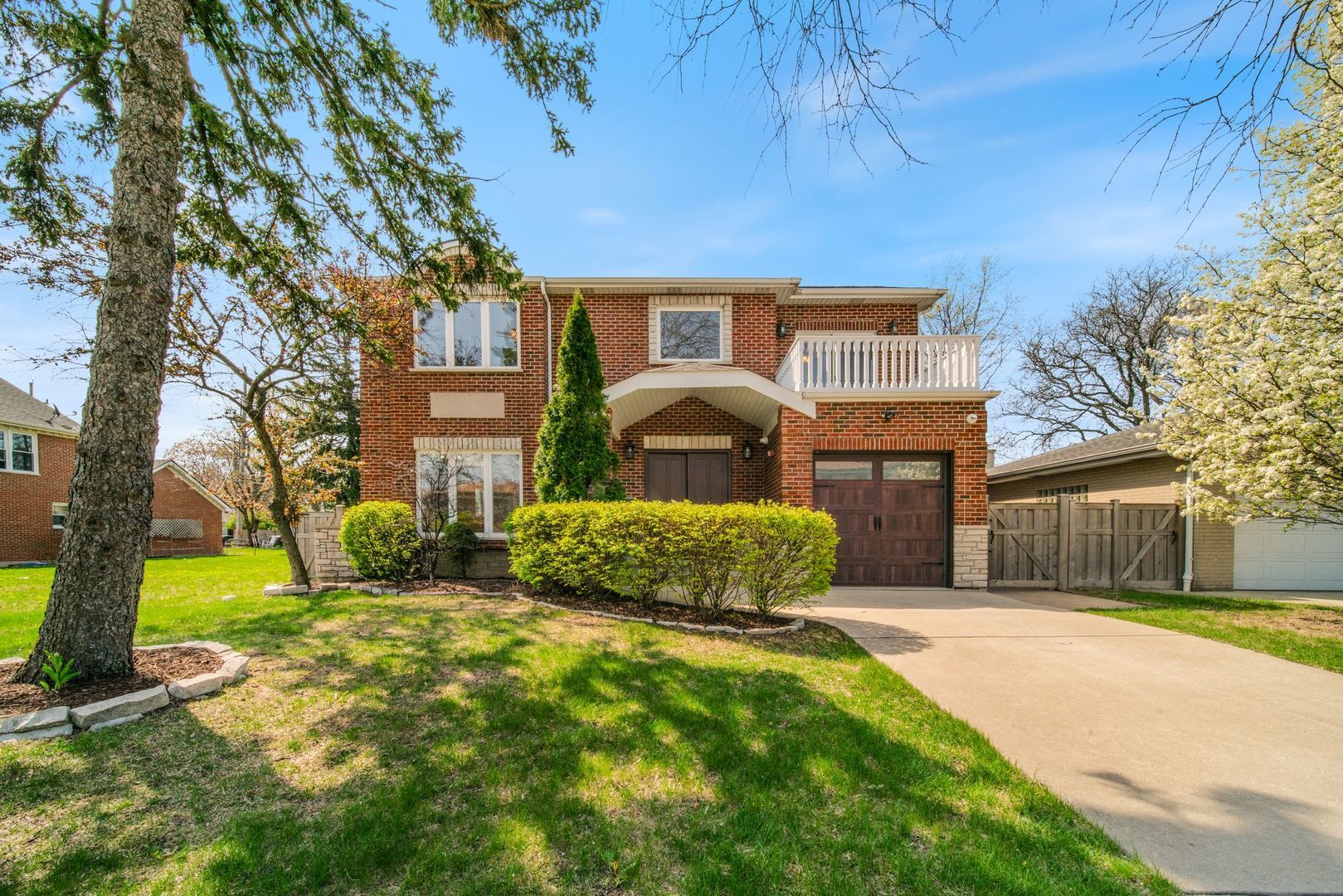 701 OAKTON Street — Park Ridge, IL 60068