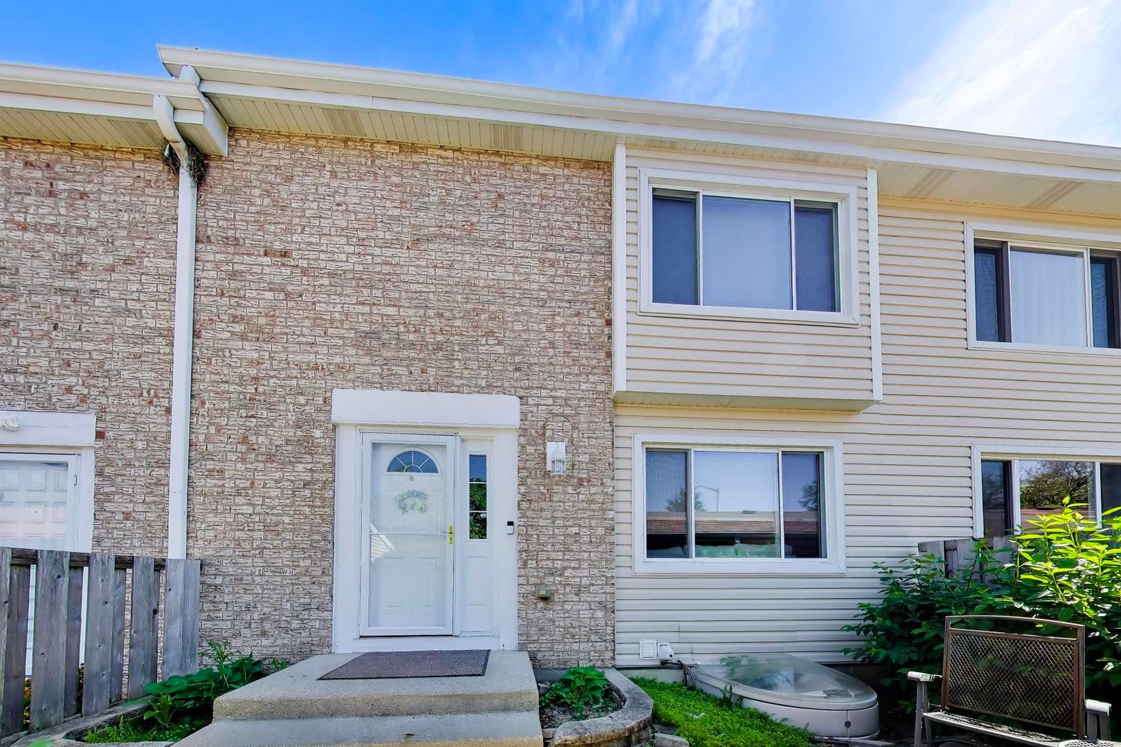 289 Barclay Drive — Glendale Heights, IL 60139
