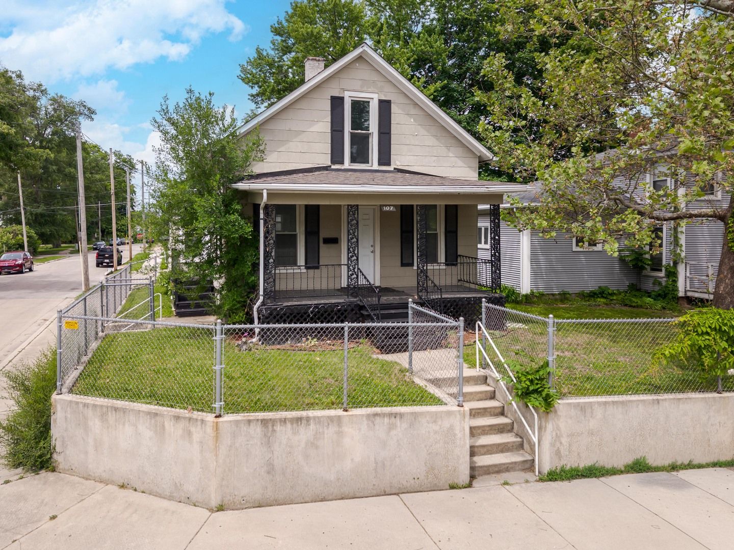 107 S Morris Avenue — Bloomington, IL 61701