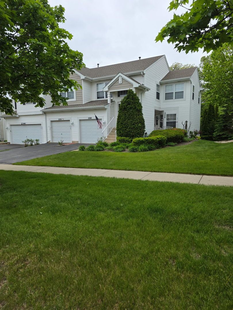 2260 Woodside Drive — Carpentersville, IL 60110