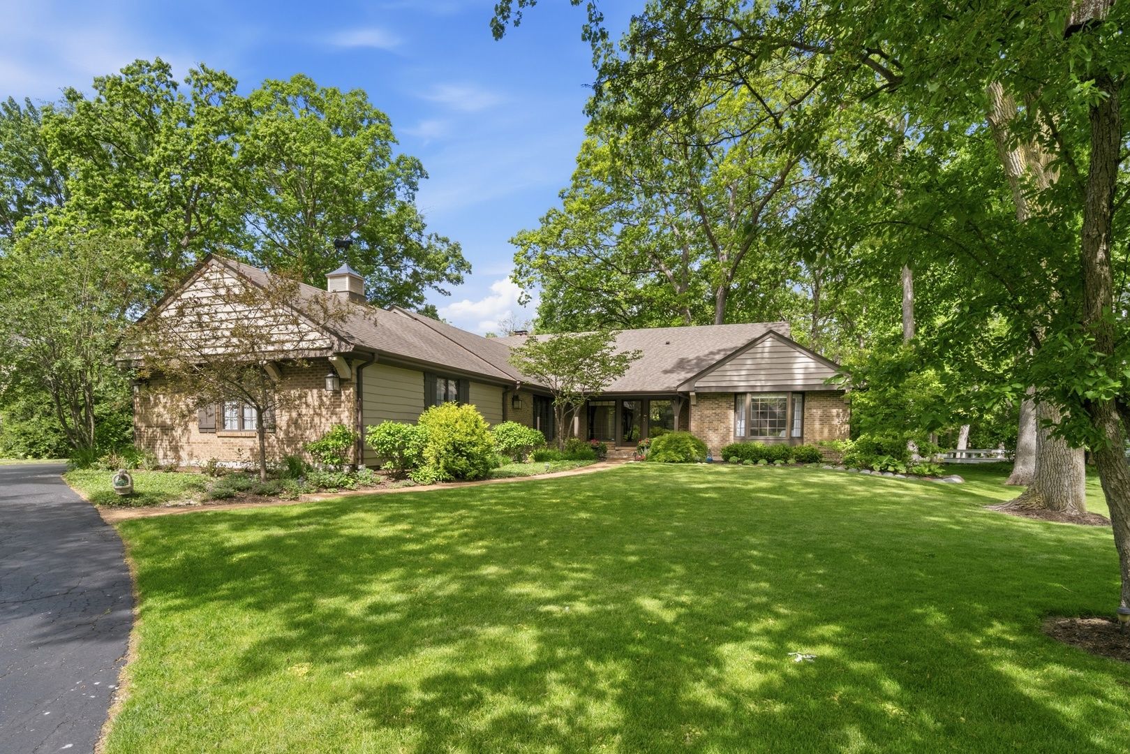 206 Surrey Lane — Lincolnshire, IL 60045