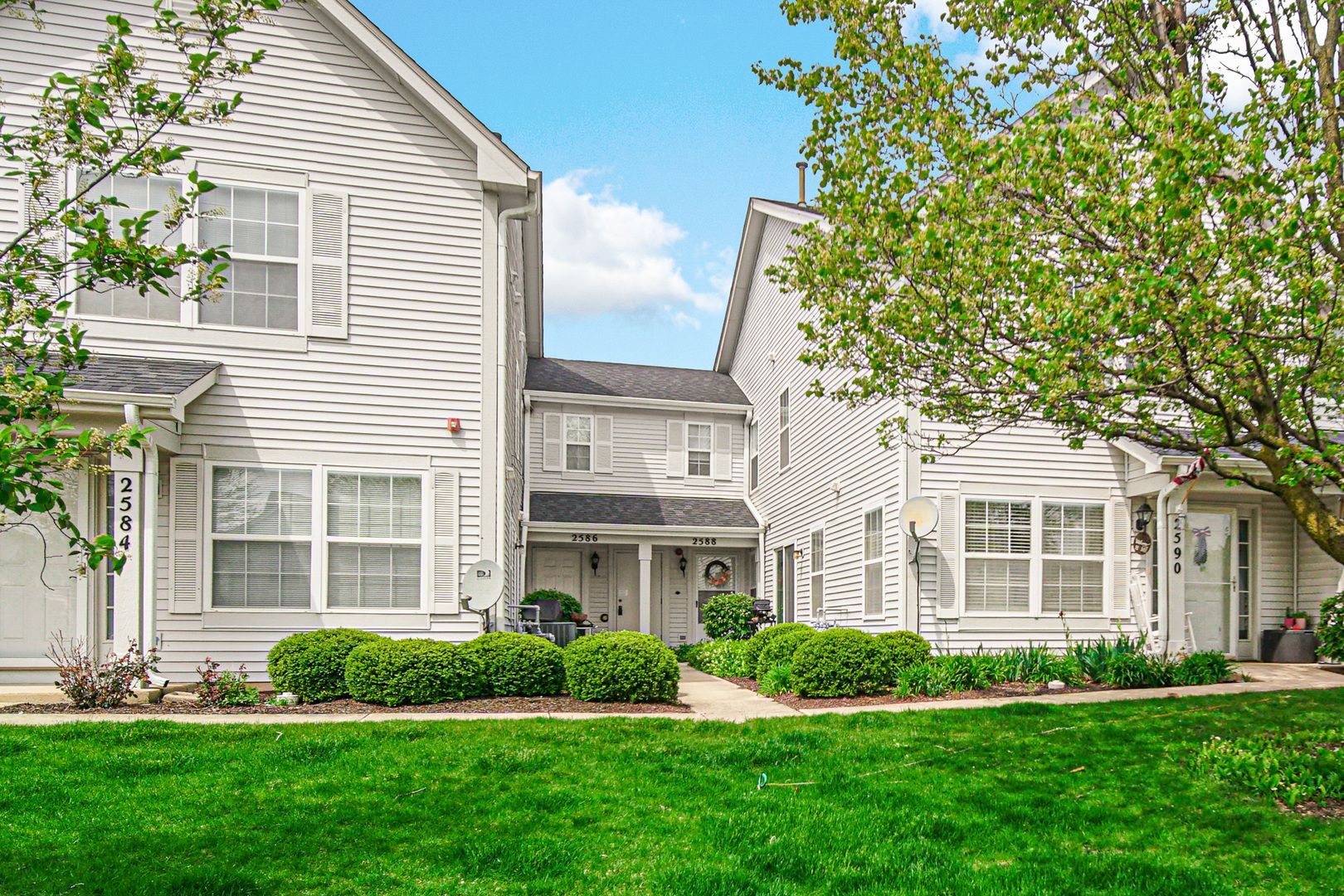 2588 Dickens Court — Aurora, IL 60503