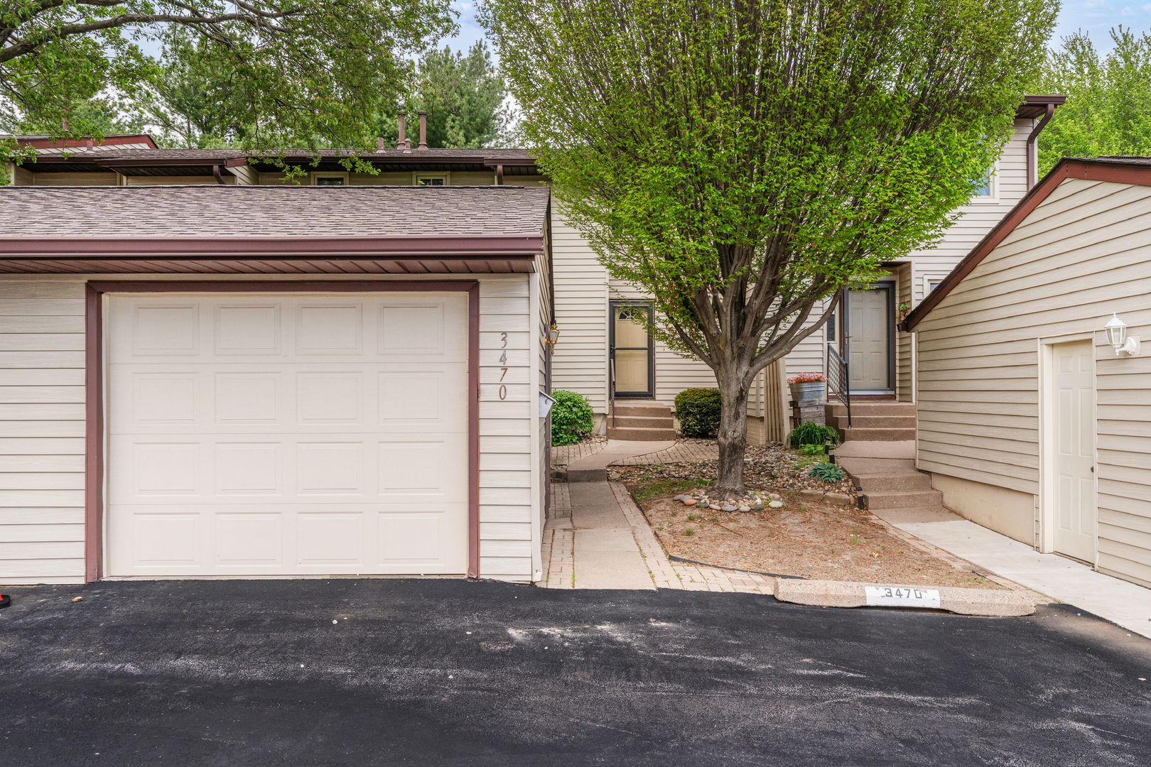 3470 Johnathan Avenue — Bettendorf, IA 52722