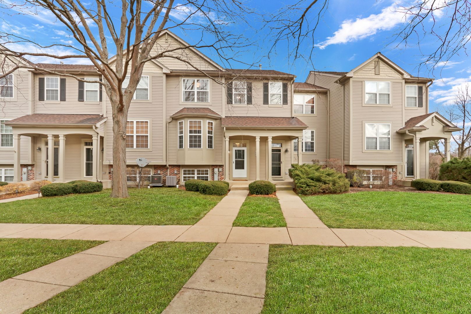 983 Ellsworth Drive — Grayslake, IL 60030