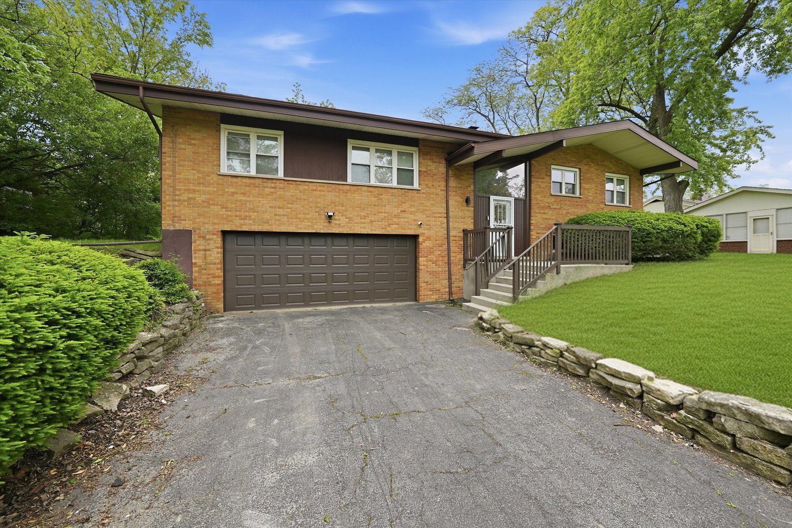 2747 Perry Road — Flossmoor, IL 60422