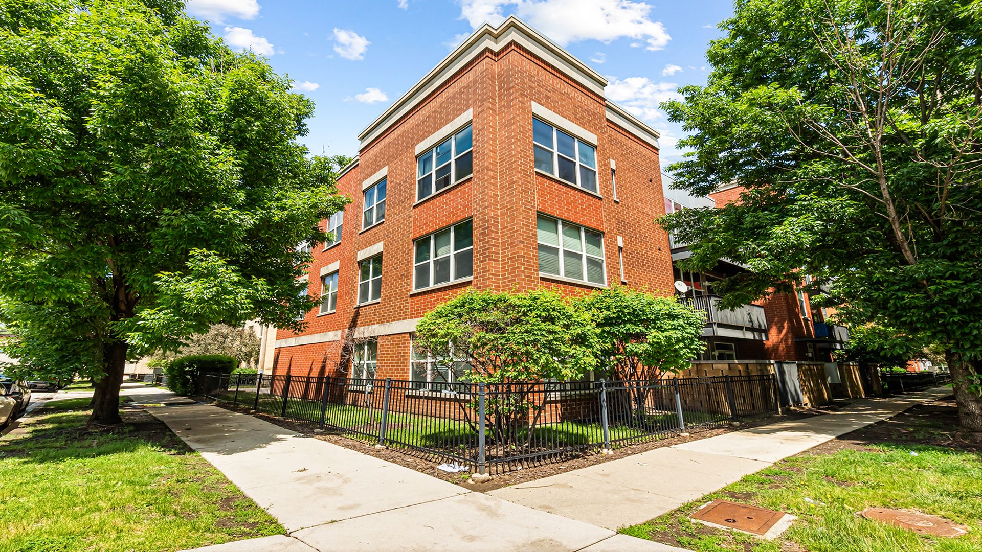 2220 W MAYPOLE Avenue #202 — Chicago, IL 60612